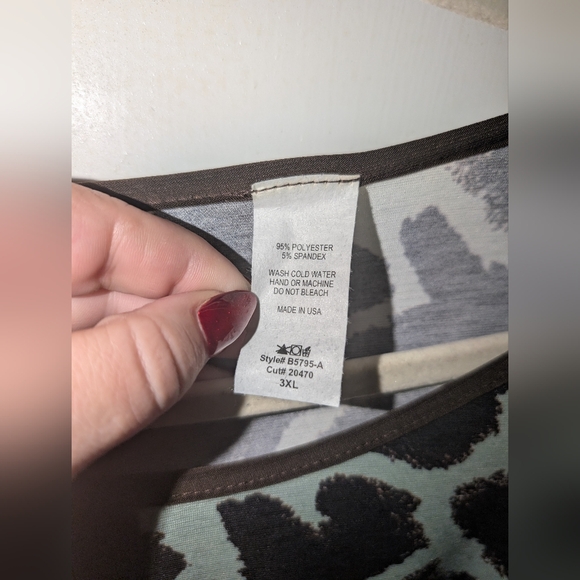 NWOT Giraffe Print Asymmetric Hem Flowy Tunic 3XL - Picture 3 of 3